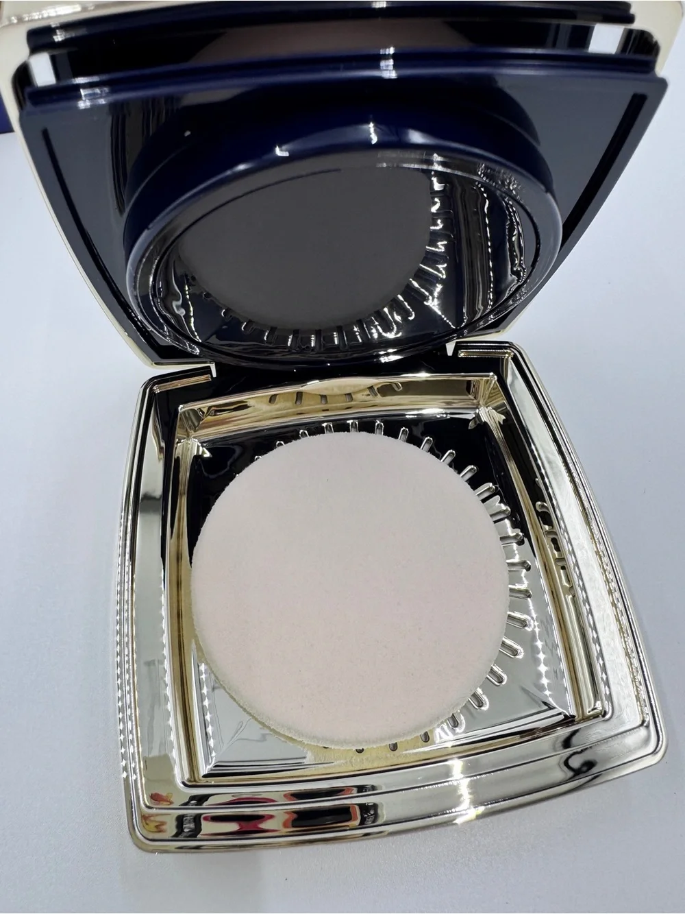 Estée Lauder Double Wear Matte Powder Foundation 0N1 Alabaster